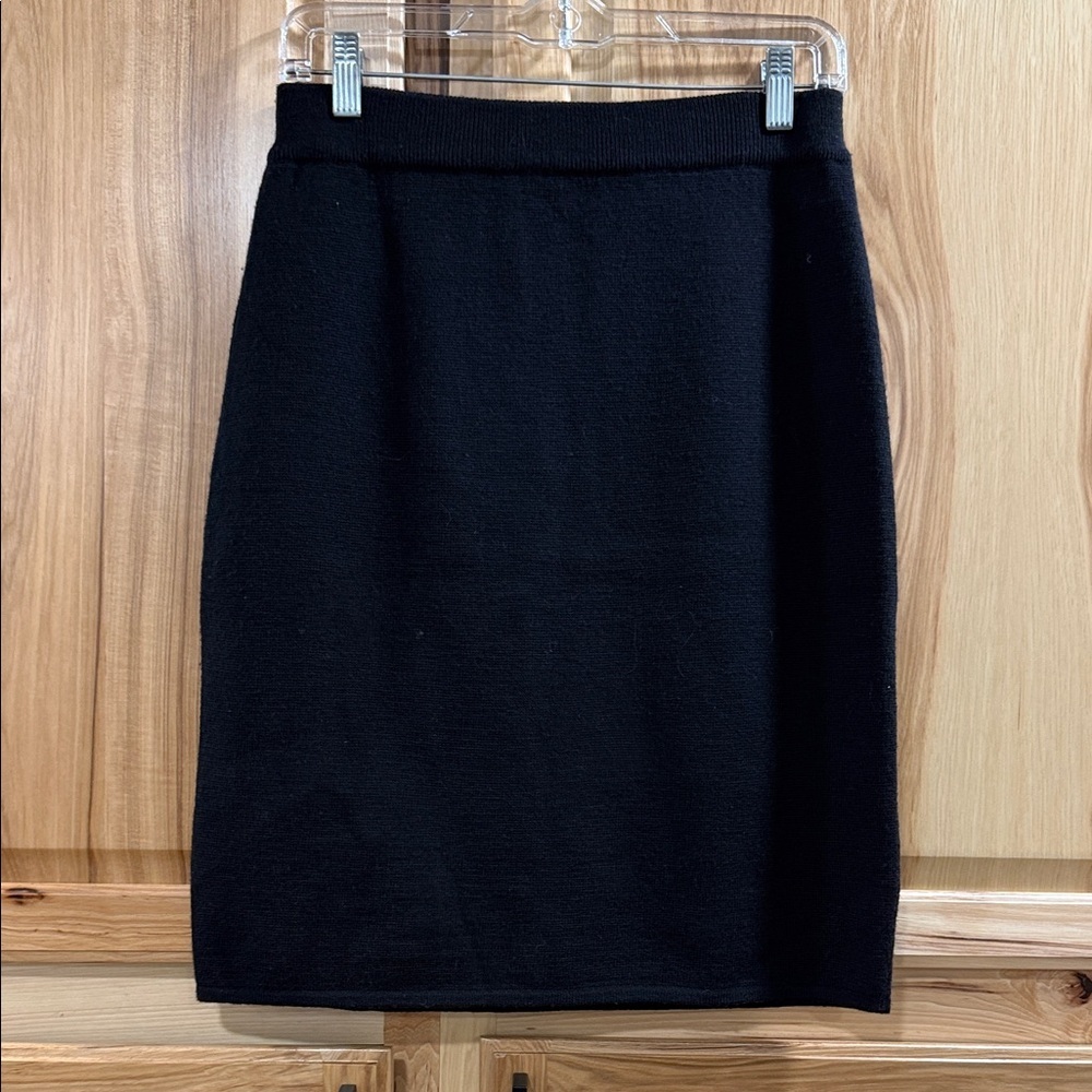 Valerie Stevens Merino Wool Classic Timeless Relaxed Black Knit Skirt Size M